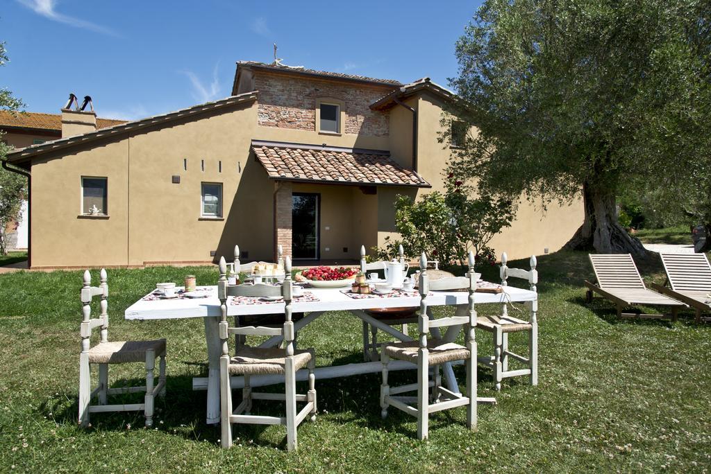 Agriturismo L'Isola Crespina Bagian luar foto